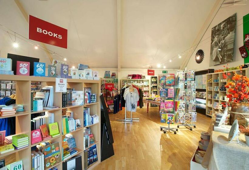 Hotelli Rowan Lodge, Sleep 6, Hot Tub, Pet Friendly