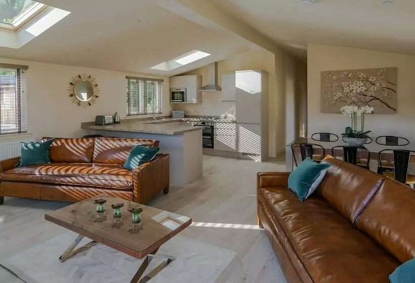 هتل Rowan Lodge, Sleep 6, Hot Tub, Pet Friendly
