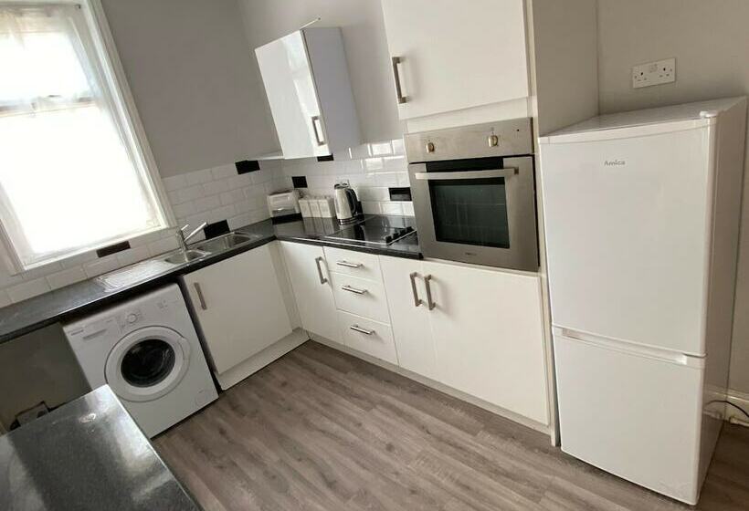 Пансион Barnes Street