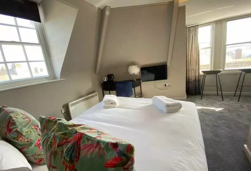 پانسیون Chapter 1 Hotels