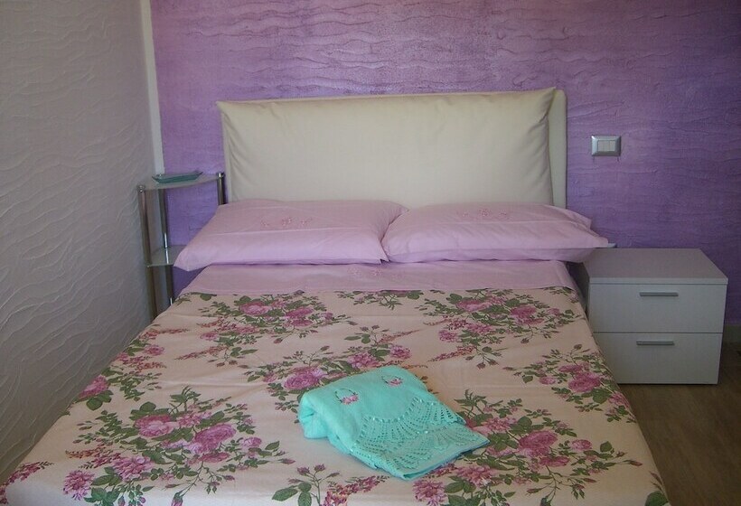 פנסיון Room In Guest Room   S Olivariu Village Affittacamere   King Room With Roll In Shower