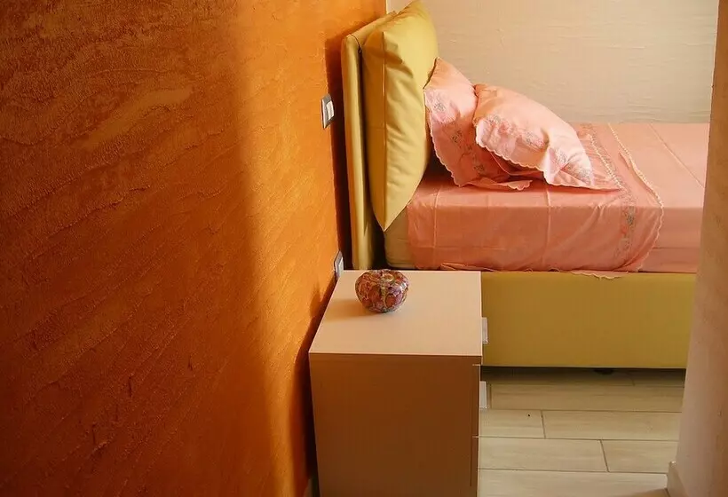 ペンション Room In Guest Room   S Olivariu Village Affittacamere   King Room With Roll In Shower