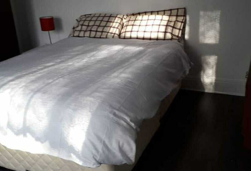 اقامتگاه Homely 4 Bed House In Manchester