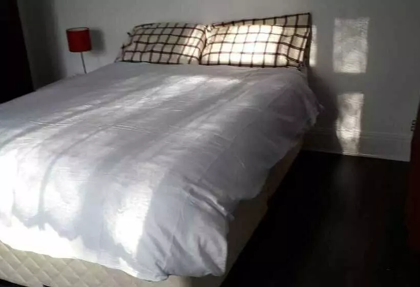 Residenssi Homely 4 Bed House In Manchester