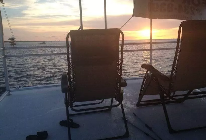 Hotelli Island Houseboat