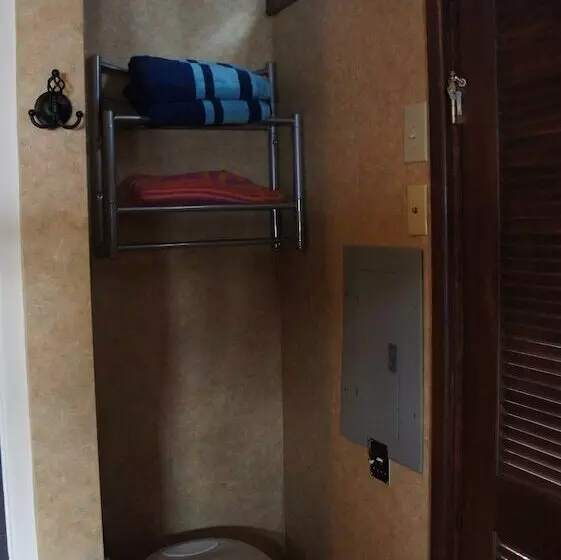 Hotelli Island Houseboat