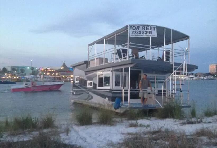 Hotelli Island Houseboat