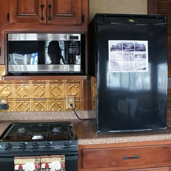 Hotelli Island Houseboat