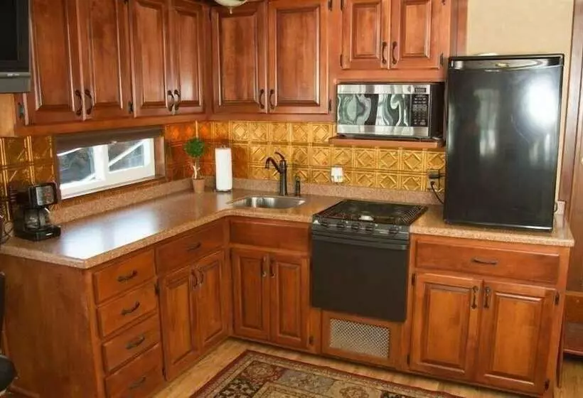 Hotelli Island Houseboat