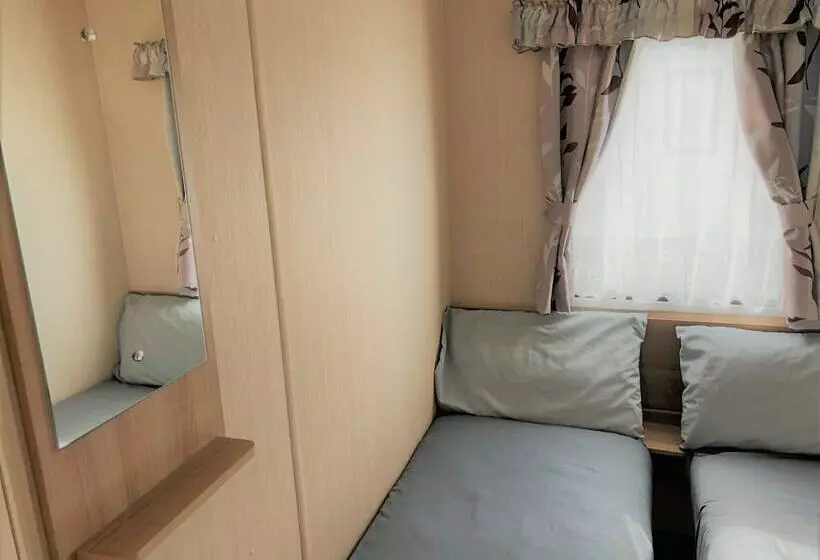 استراحتگاه Golden Anchor Holiday Park