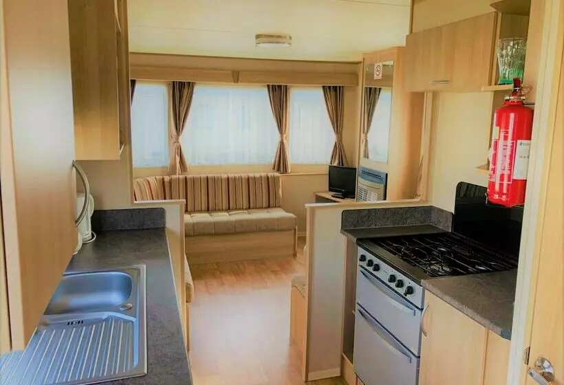 استراحتگاه Golden Anchor Holiday Park