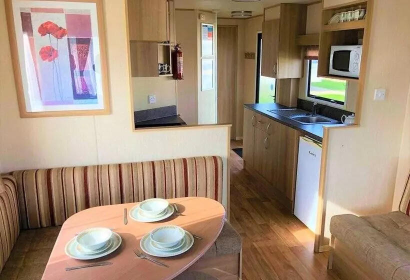 استراحتگاه Golden Anchor Holiday Park