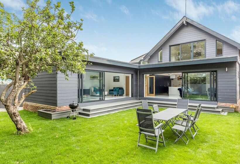 West Sussex Home By The Sea  Great For Goodwood