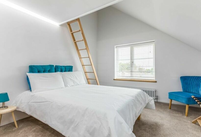 West Sussex Home By The Sea  Great For Goodwood