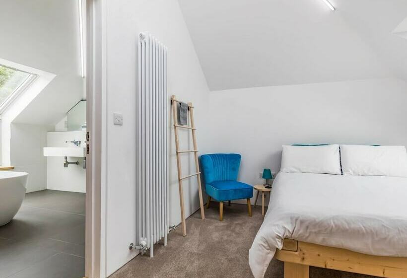 West Sussex Home By The Sea  Great For Goodwood