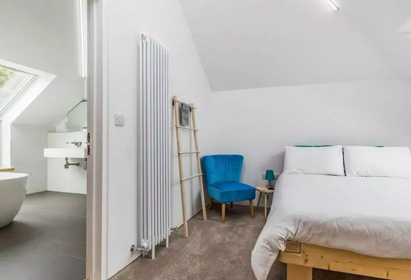 West Sussex Home By The Sea  Great For Goodwood