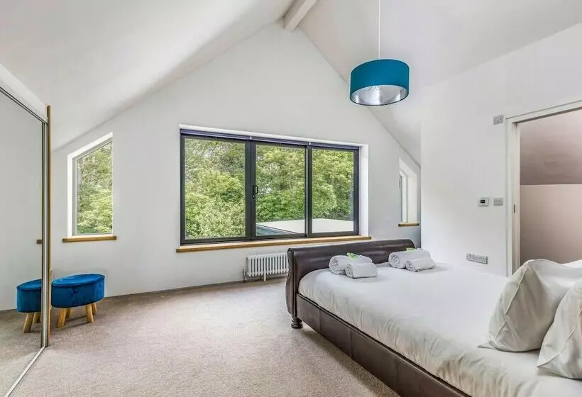 West Sussex Home By The Sea  Great For Goodwood