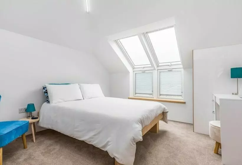 West Sussex Home By The Sea  Great For Goodwood