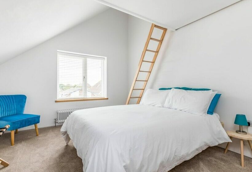 West Sussex Home By The Sea  Great For Goodwood