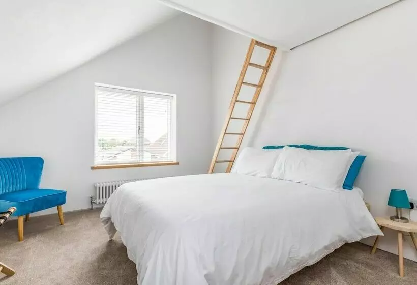 West Sussex Home By The Sea  Great For Goodwood