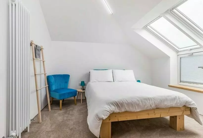 West Sussex Home By The Sea  Great For Goodwood