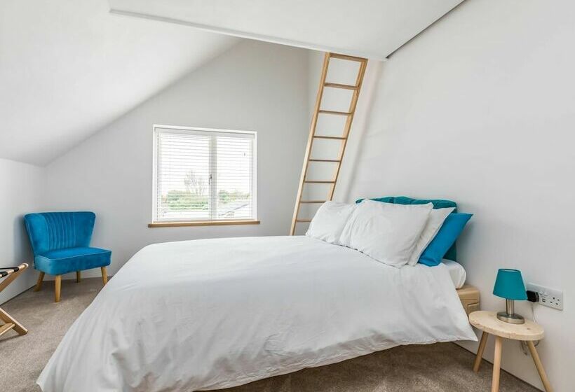 West Sussex Home By The Sea  Great For Goodwood