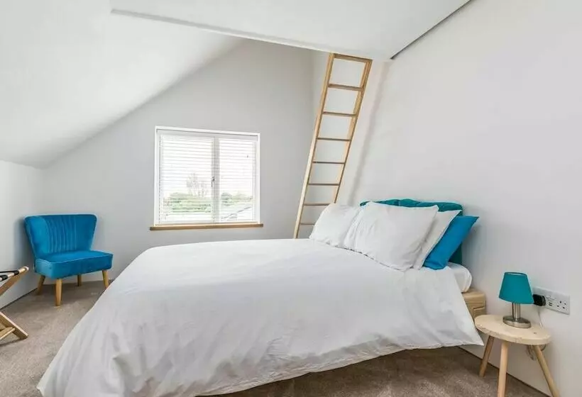 West Sussex Home By The Sea  Great For Goodwood