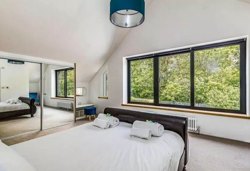 West Sussex Home By The Sea  Great For Goodwood