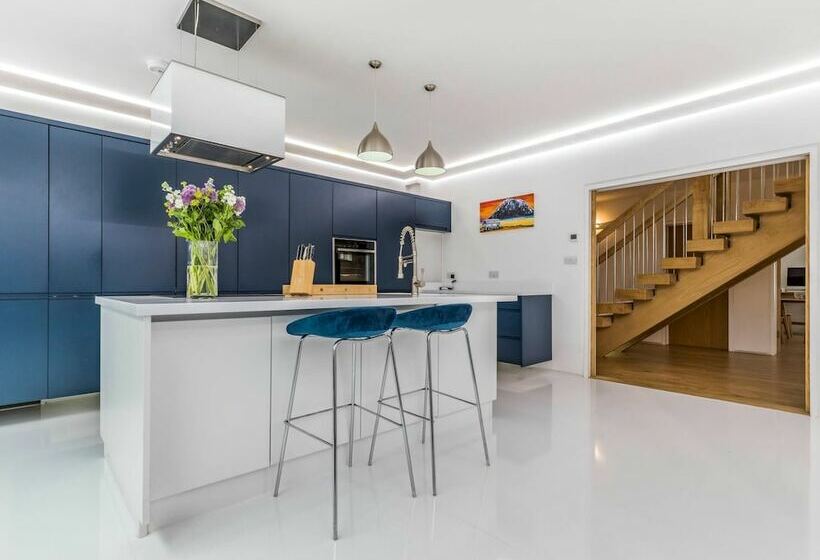 West Sussex Home By The Sea  Great For Goodwood