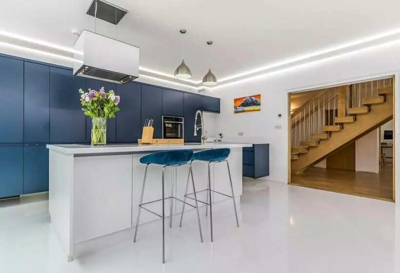 West Sussex Home By The Sea  Great For Goodwood