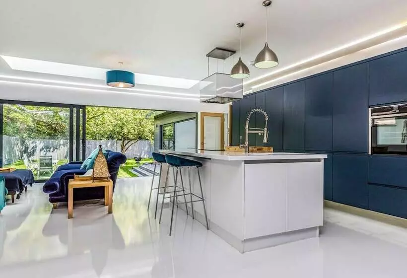 West Sussex Home By The Sea  Great For Goodwood
