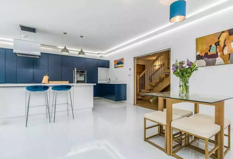 West Sussex Home By The Sea  Great For Goodwood