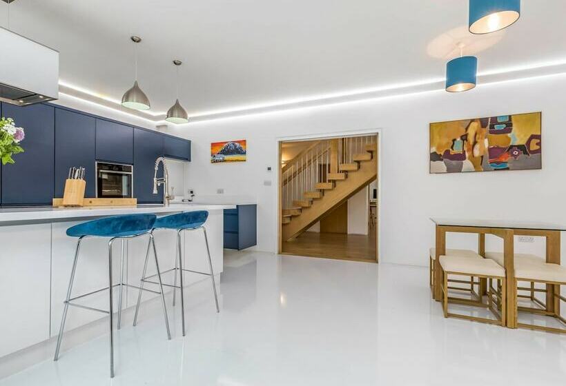 West Sussex Home By The Sea  Great For Goodwood