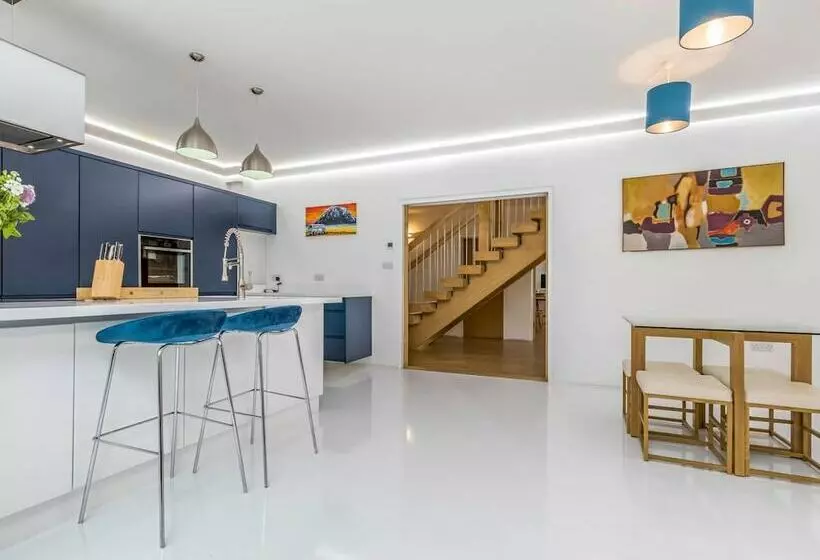 West Sussex Home By The Sea  Great For Goodwood