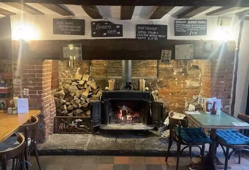 ベッドアンドブレックファースト The Half Moon Inn