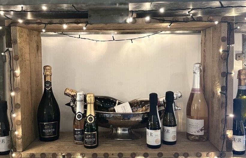 مبيت وإفطار The Half Moon Inn