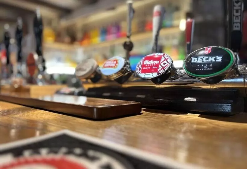 ベッドアンドブレックファースト The Half Moon Inn