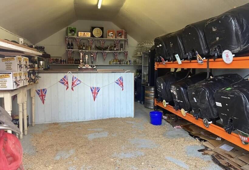 مبيت وإفطار The Half Moon Inn