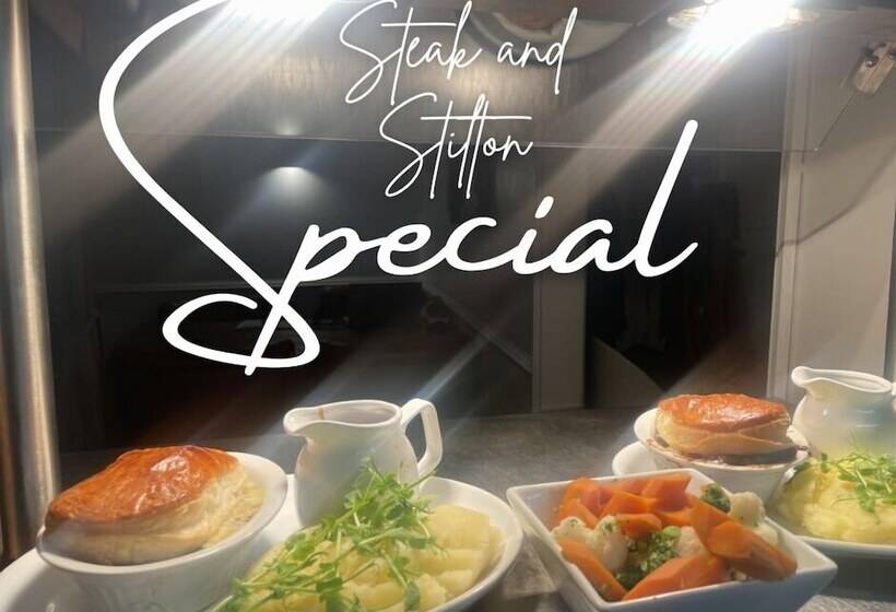 مبيت وإفطار The Half Moon Inn