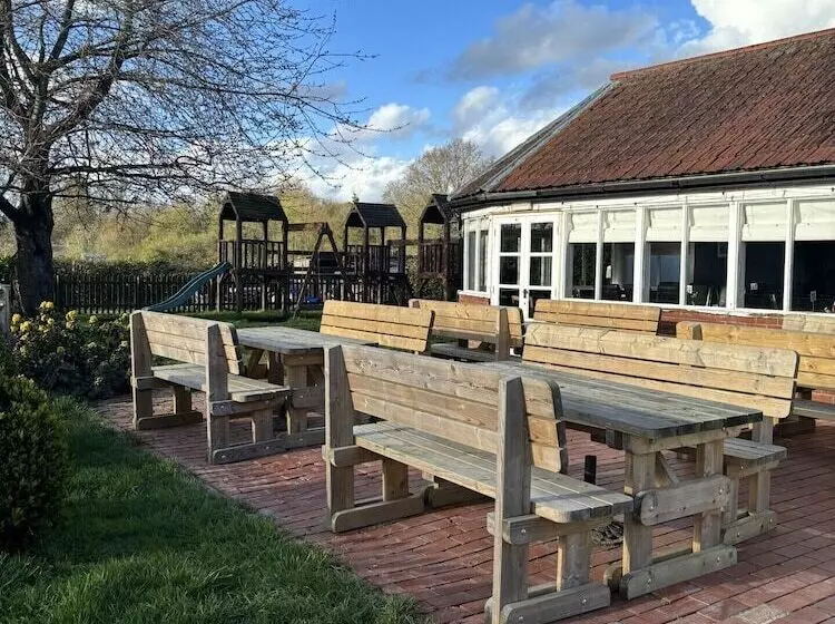 ベッドアンドブレックファースト The Half Moon Inn