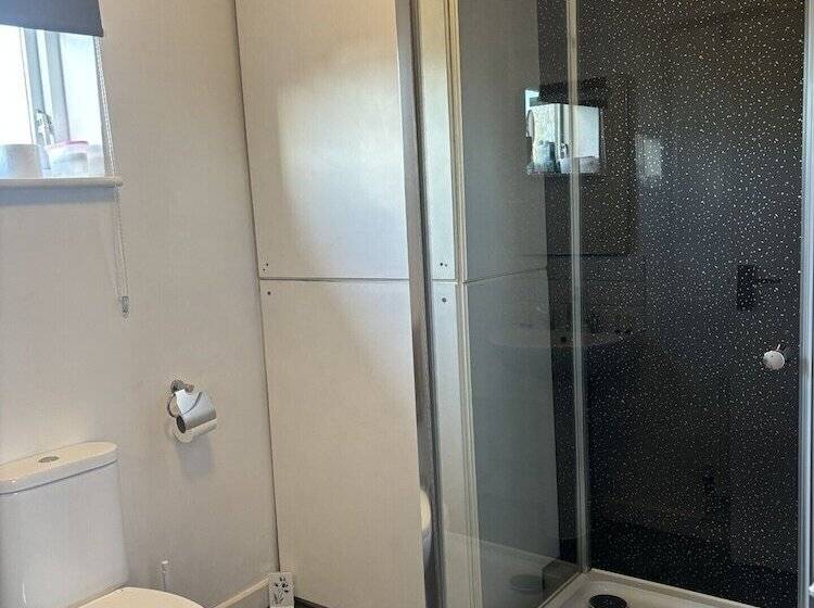 مبيت وإفطار The Half Moon Inn