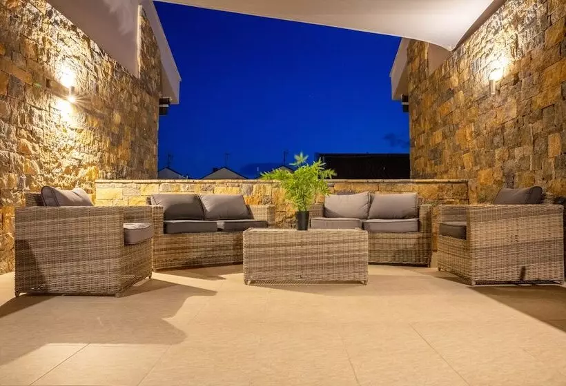 Royalty Suites Seaside