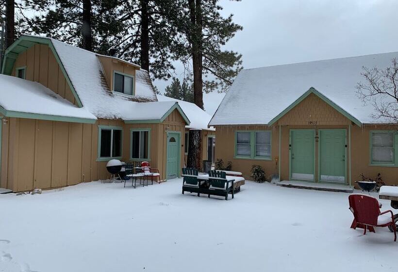 Fawnskin Lakeside Cabin