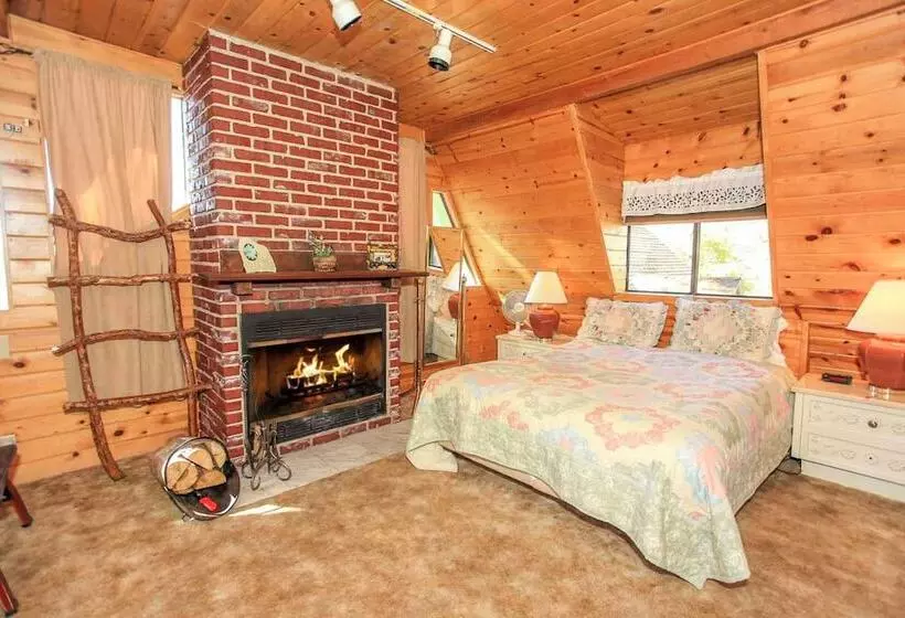 Fawnskin Lakeside Cabin