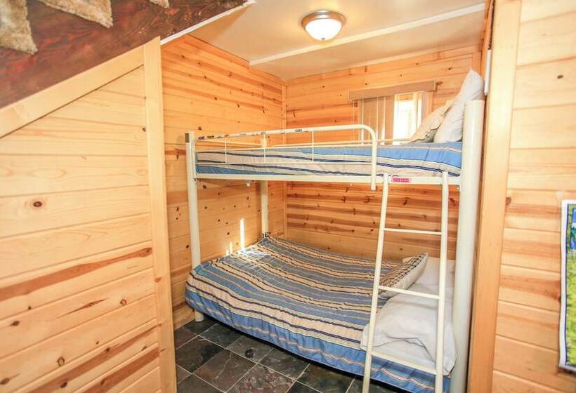 Fawnskin Lakeside Cabin