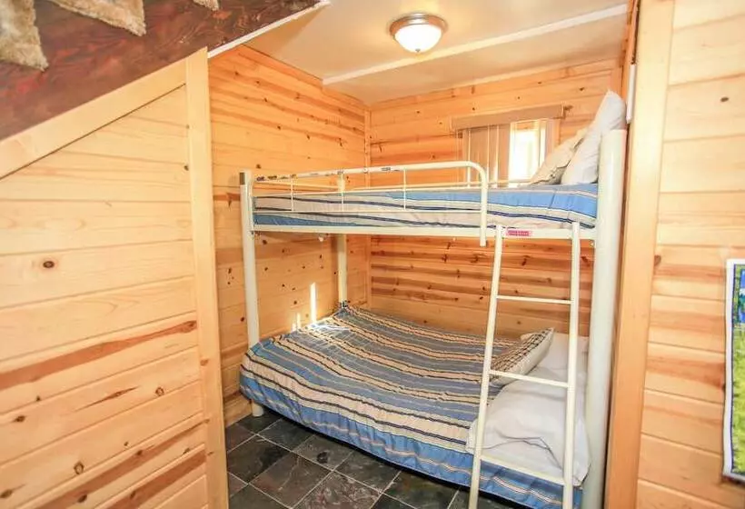Fawnskin Lakeside Cabin
