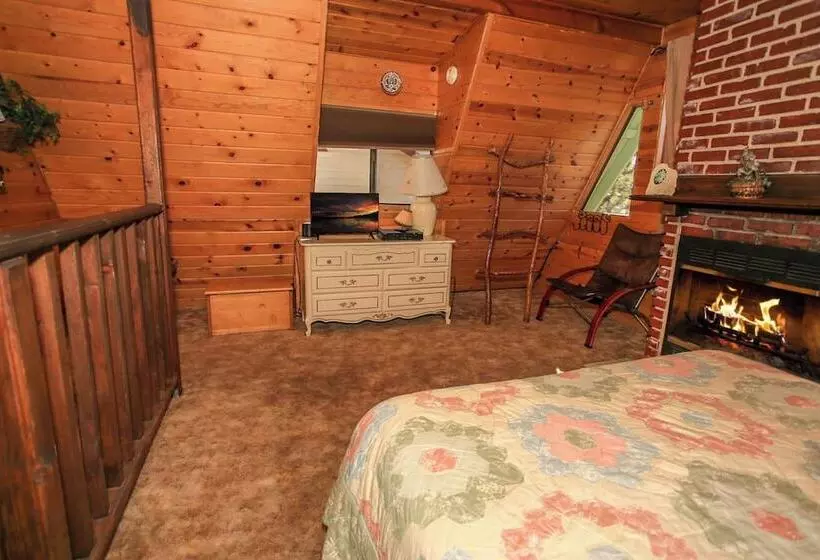 Fawnskin Lakeside Cabin
