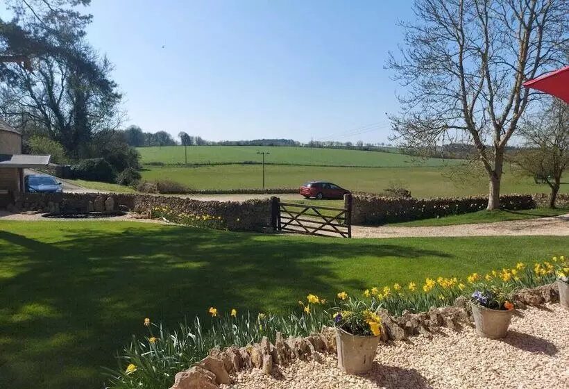 Hotelli Large Static Motorhome Stunning Countryside Views