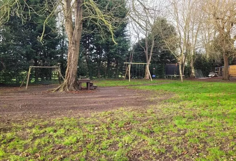 Beautiful 1 Bed Log Cabin In Retford Close To A1