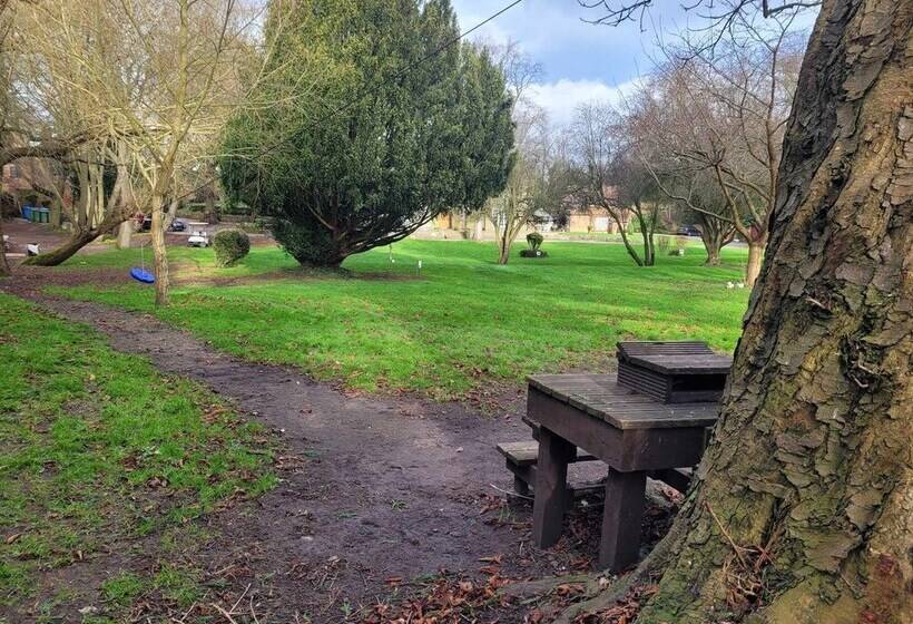 Beautiful 1 Bed Log Cabin In Retford Close To A1